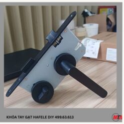 Khóa tay gạt DIY Hafele 499.63.613 màu đen mờ – Cho cửa phòng vệ sinh, bên trong chốt xoay, bên ngoài có rãnh mở khẩn cấp